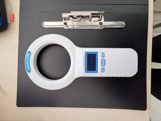 Scanner portátil de microchip RFID com bateria de lítio recarregável para identificação rápida de animais e rastreamento veterinário
